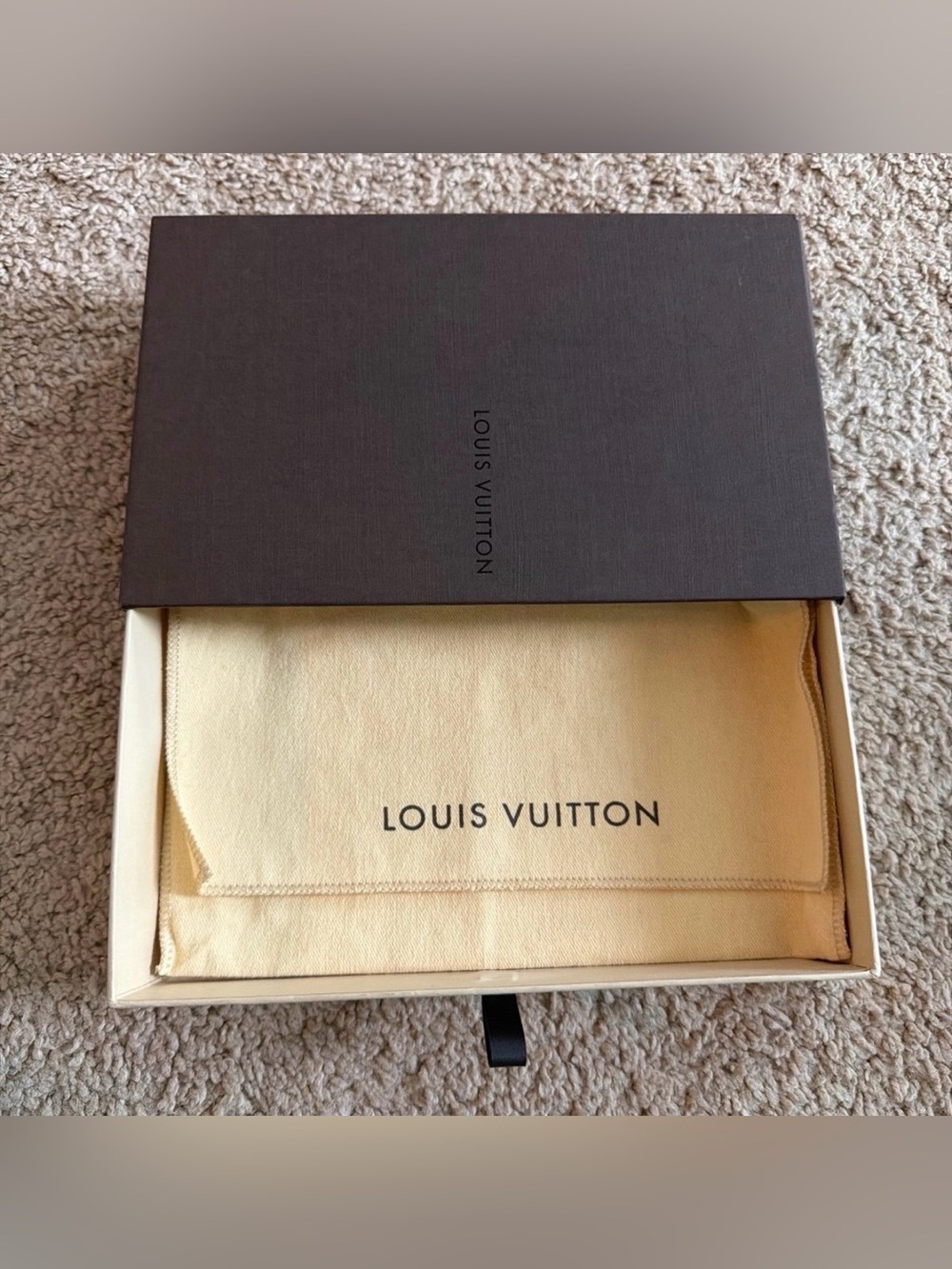 Louis Vuitton - Picture 12 of 12